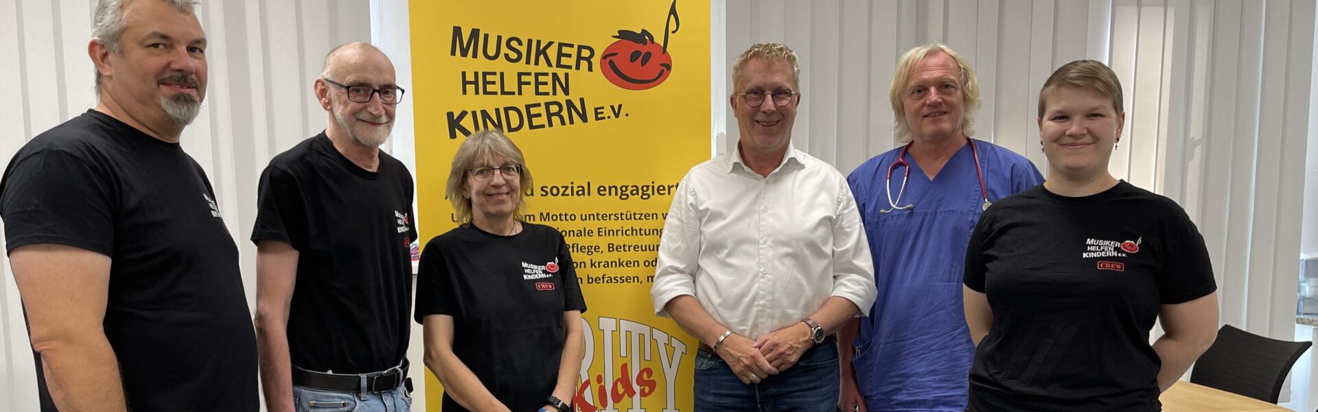 Header Bild „Musiker helfen Kindern e.V.“ spenden 9756 Euro für einen rollbaren Geburtstisch an das Perinatalzentrum Südhessen